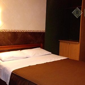 Habitación Estándar con Cama Queen
